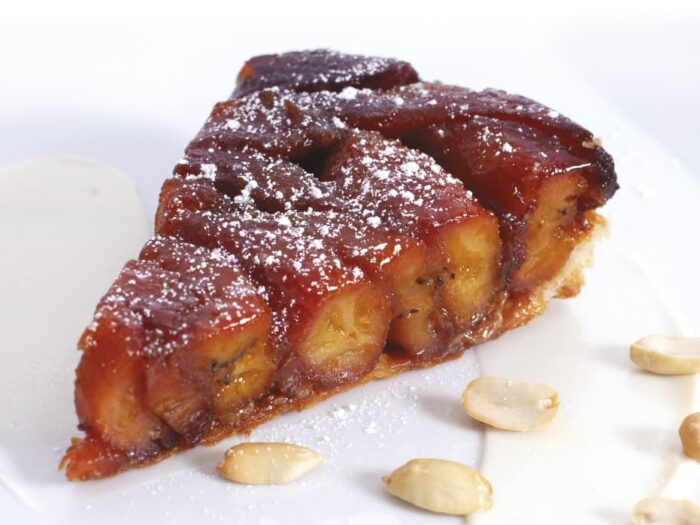 Tarta tatín de plátano maduro